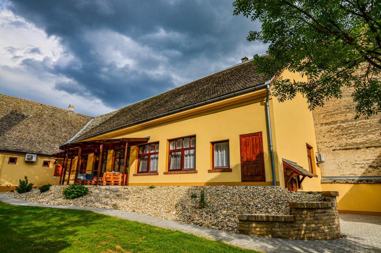 Kossuth Vendeghaz Apartamento Tolna Exterior foto